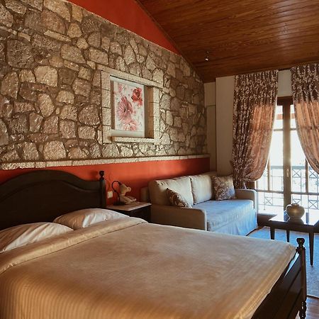 Hotel Kynaitha 칼라브리타 외부 사진