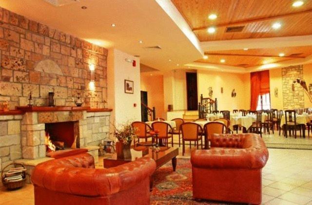 Hotel Kynaitha 칼라브리타 외부 사진