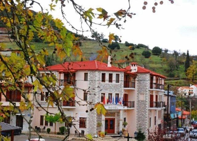 Hotel Kynaitha 칼라브리타 외부 사진