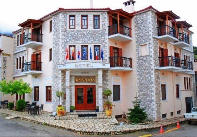 Hotel Kynaitha 칼라브리타 외부 사진