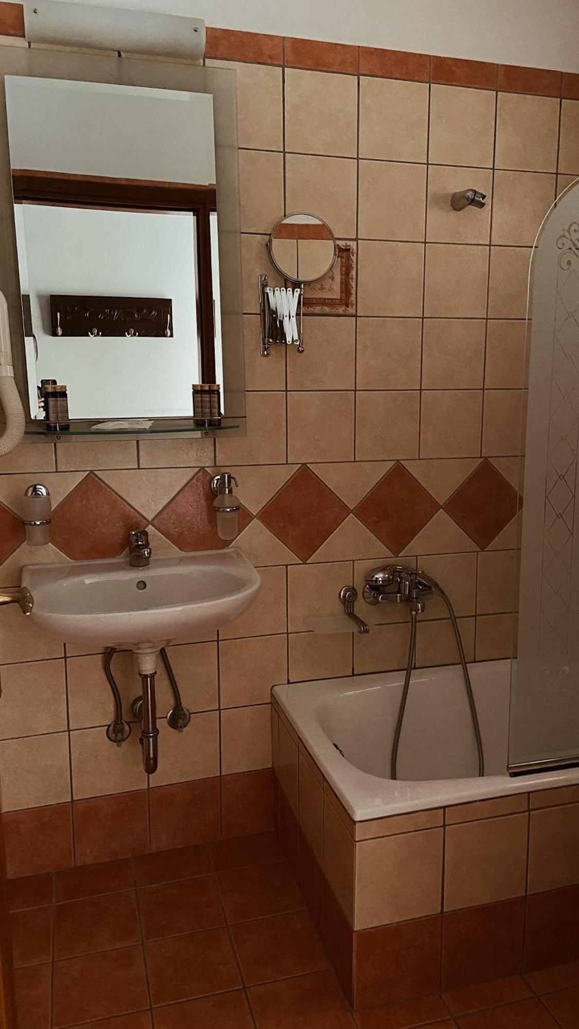 Hotel Kynaitha 칼라브리타 외부 사진