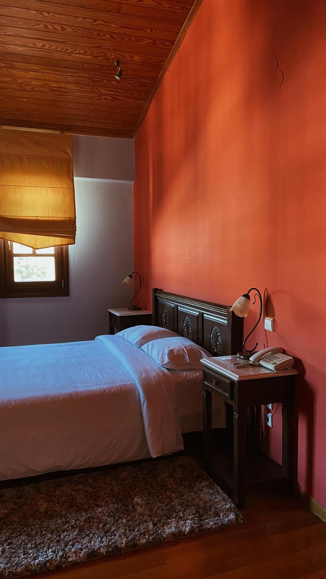 Hotel Kynaitha 칼라브리타 외부 사진