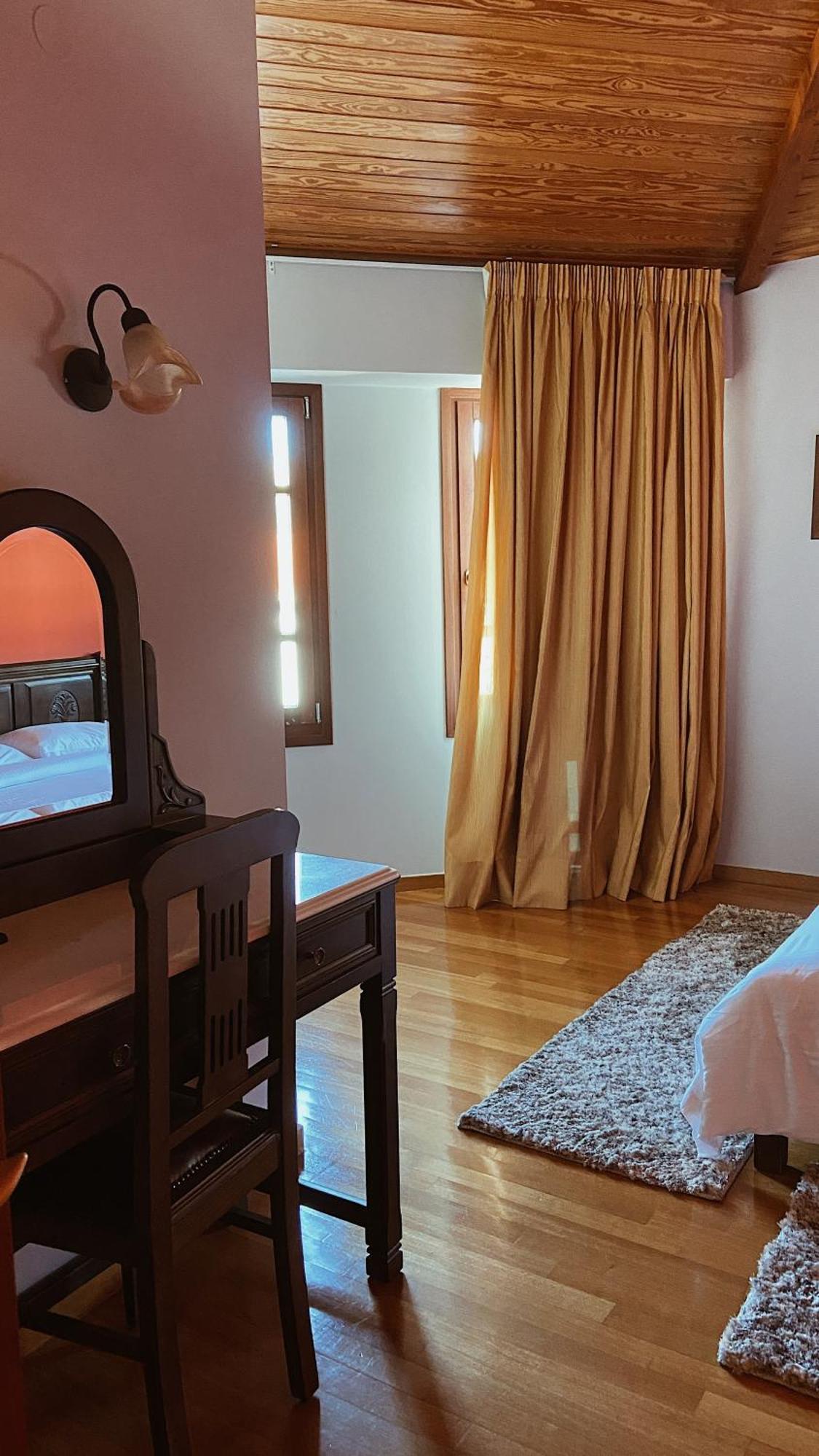 Hotel Kynaitha 칼라브리타 외부 사진