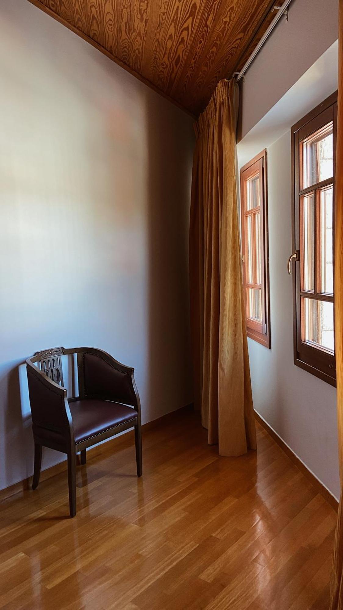 Hotel Kynaitha 칼라브리타 외부 사진