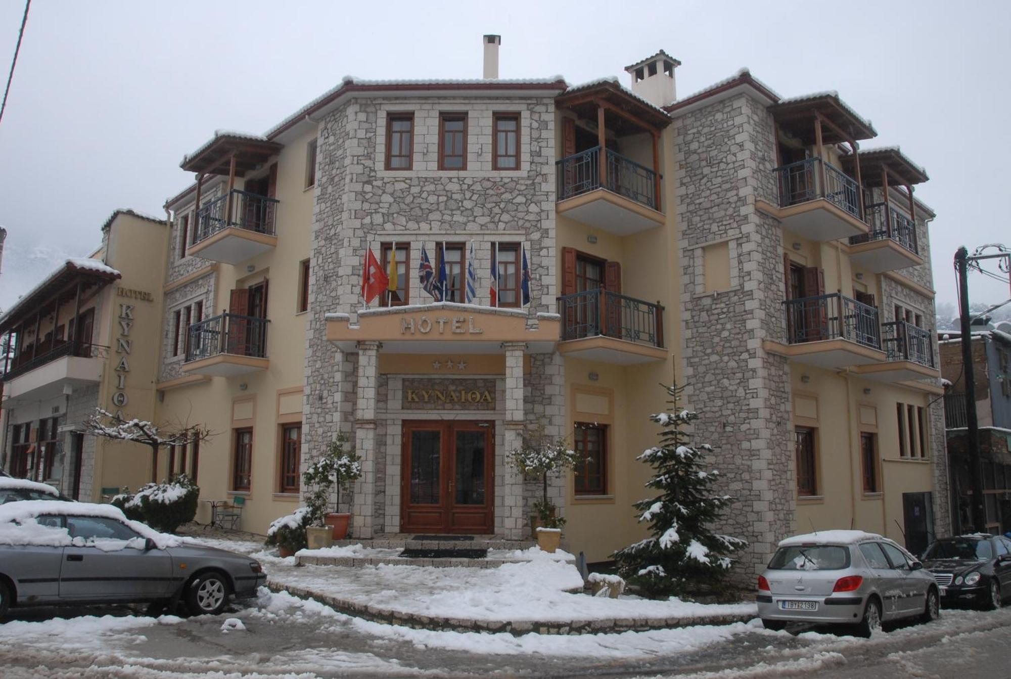 Hotel Kynaitha 칼라브리타 외부 사진