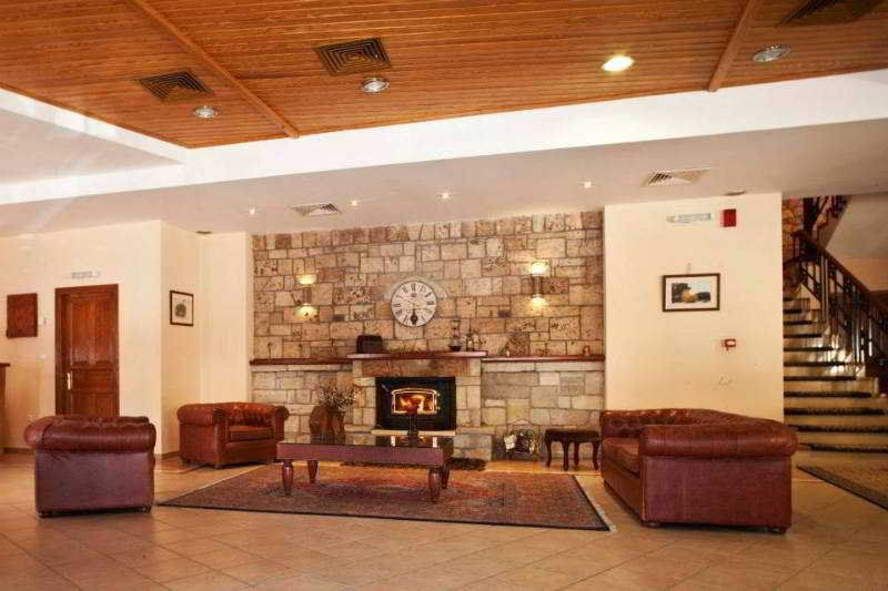 Hotel Kynaitha 칼라브리타 외부 사진