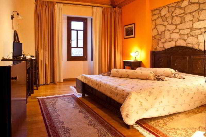 Hotel Kynaitha 칼라브리타 외부 사진