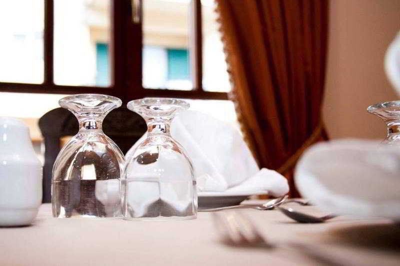 Hotel Kynaitha 칼라브리타 외부 사진