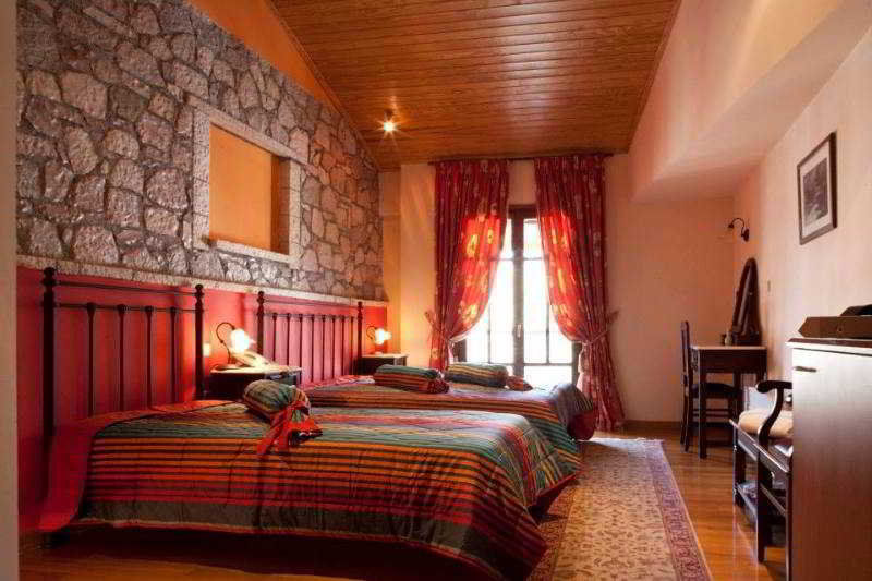 Hotel Kynaitha 칼라브리타 외부 사진