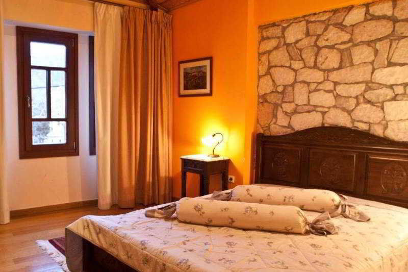 Hotel Kynaitha 칼라브리타 외부 사진