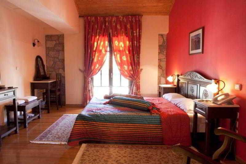 Hotel Kynaitha 칼라브리타 외부 사진